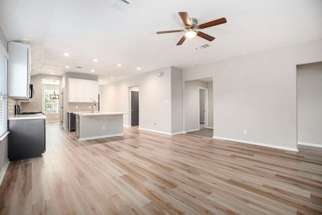 4027 Spurwing Lane, Baytown, TX 77521