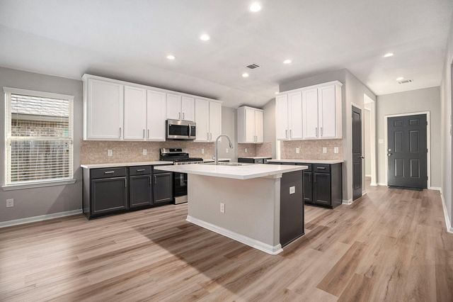 4027 Spurwing Lane, Baytown, TX 77521