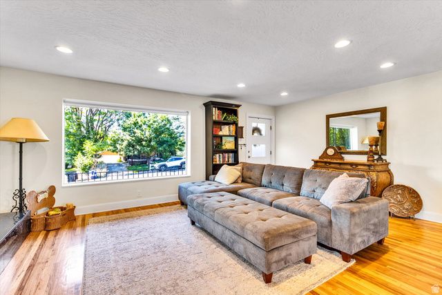 2080 E SANDS DR, Holladay, UT 84124