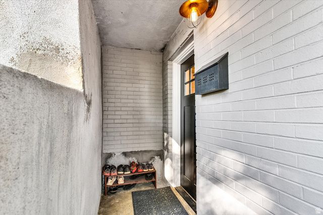 2080 E SANDS DR, Holladay, UT 84124