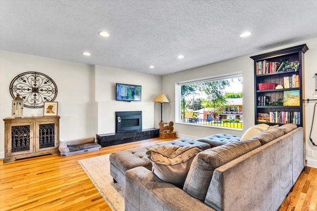2080 E SANDS DR, Holladay, UT 84124