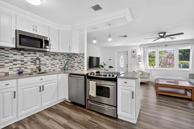 153 SE 30th Avenue, Boynton Beach, FL 33435