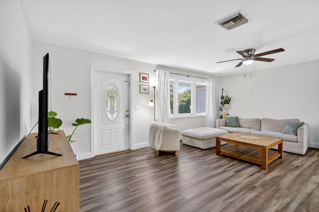 153 SE 30th Avenue, Boynton Beach, FL 33435