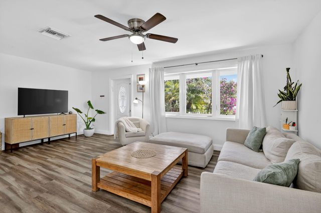 153 SE 30th Avenue, Boynton Beach, FL 33435