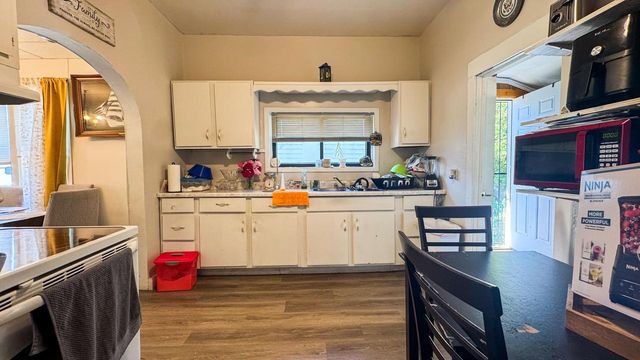 1332 S Memorial DRIVE, Racine, WI 53403