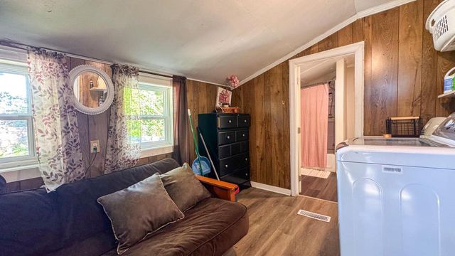 1332 S Memorial DRIVE, Racine, WI 53403