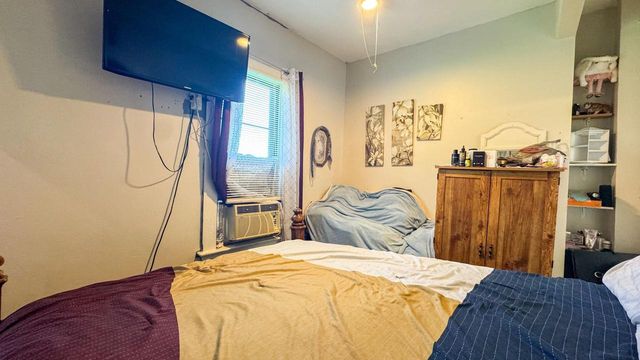 1332 S Memorial DRIVE, Racine, WI 53403