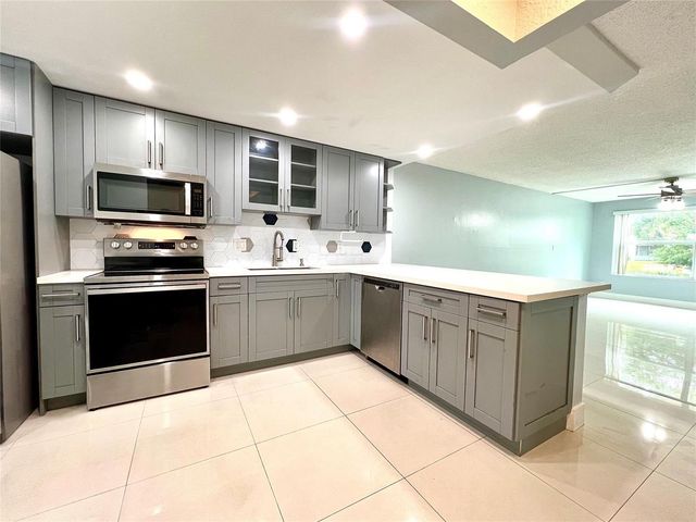 7450 NW 17th Street 110, Plantation, FL 33313