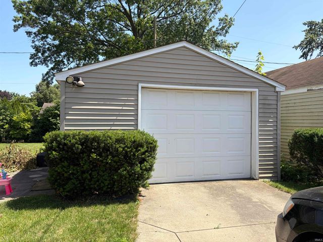 2322 Rockne Drive, South Bend, IN 46615
