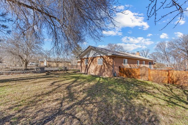 5 Walnut Loop, Espanola, NM 87532