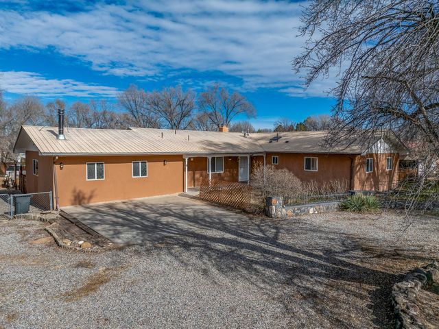 5 Walnut Loop, Espanola, NM 87532