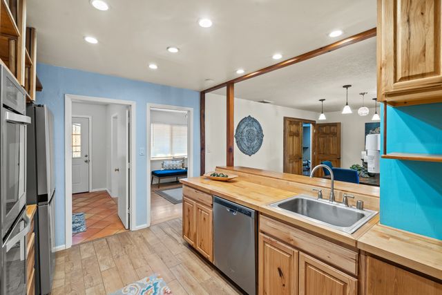 5 Walnut Loop, Espanola, NM 87532