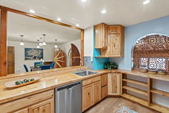 5 Walnut Loop, Espanola, NM 87532
