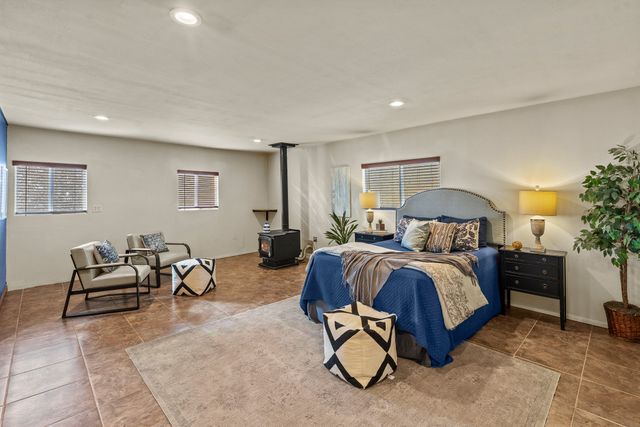 5 Walnut Loop, Espanola, NM 87532