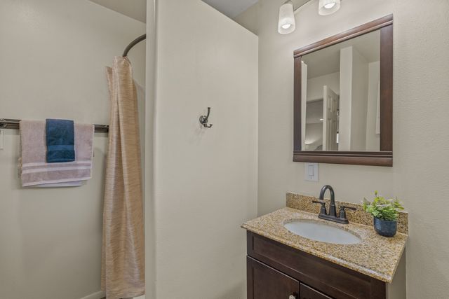 5 Walnut Loop, Espanola, NM 87532