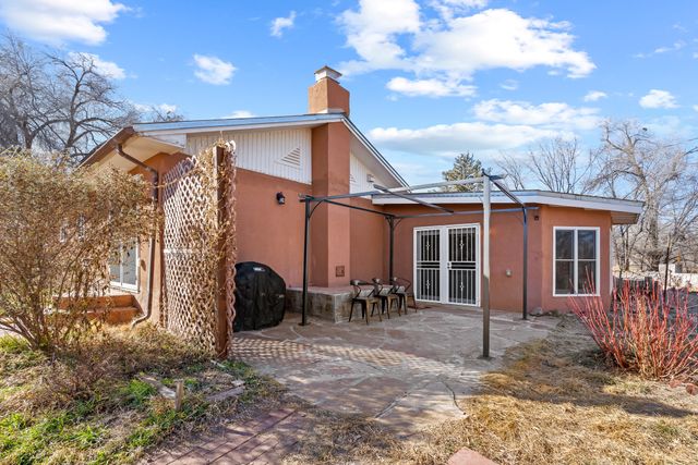 5 Walnut Loop, Espanola, NM 87532