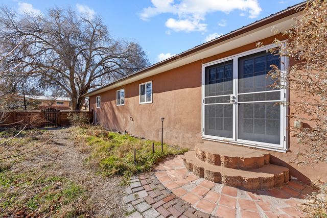 5 Walnut Loop, Espanola, NM 87532