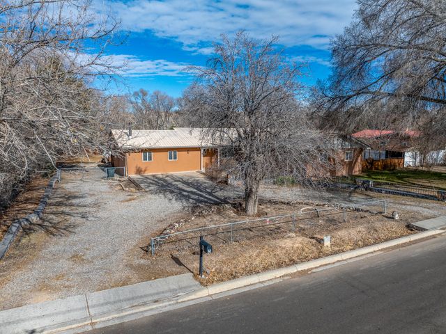 5 Walnut Loop, Espanola, NM 87532