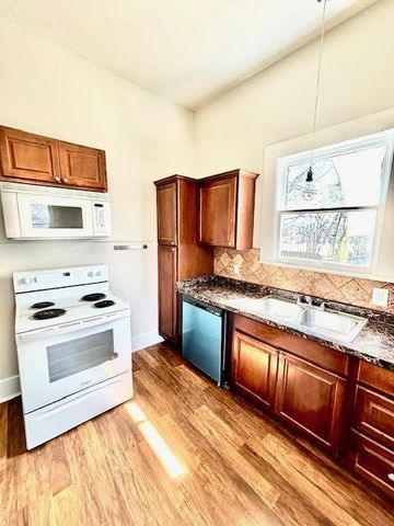 211 E Phillips Street, Conroe, TX 77301