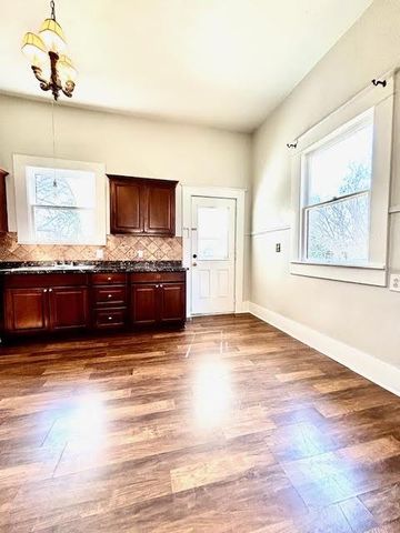 211 E Phillips Street, Conroe, TX 77301