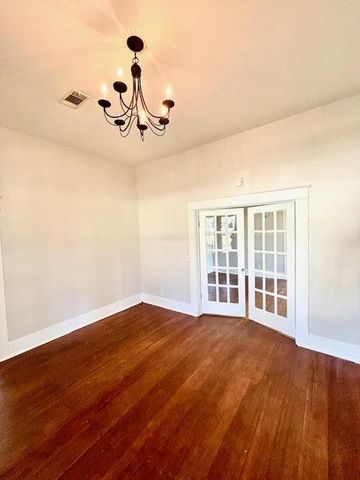 211 E Phillips Street, Conroe, TX 77301