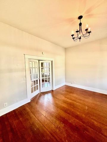 211 E Phillips Street, Conroe, TX 77301