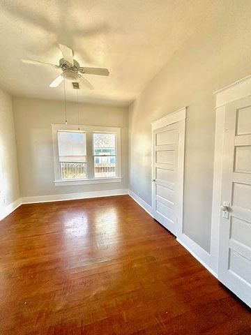 211 E Phillips Street, Conroe, TX 77301