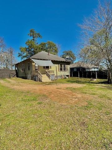 211 E Phillips Street, Conroe, TX 77301