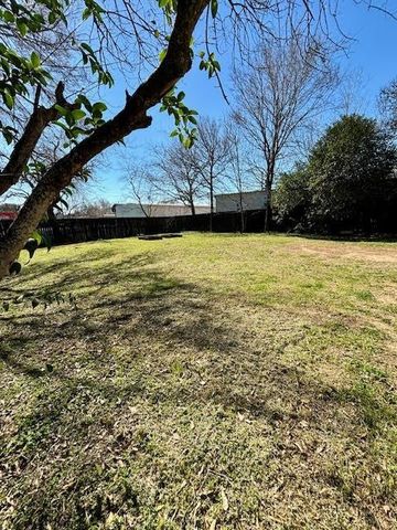 211 E Phillips Street, Conroe, TX 77301