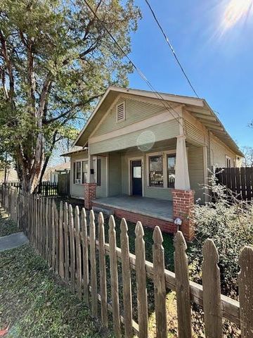 211 E Phillips Street, Conroe, TX 77301