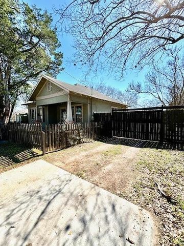 211 E Phillips Street, Conroe, TX 77301