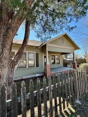 211 E Phillips Street, Conroe, TX 77301