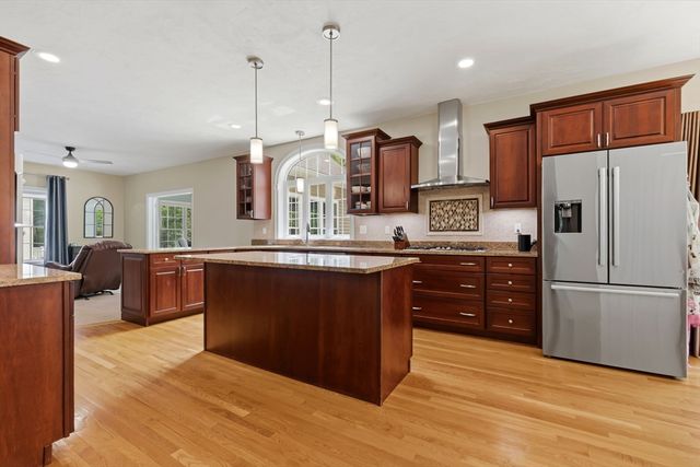 23 Oak Ledge Cir, Rowley, MA 01969