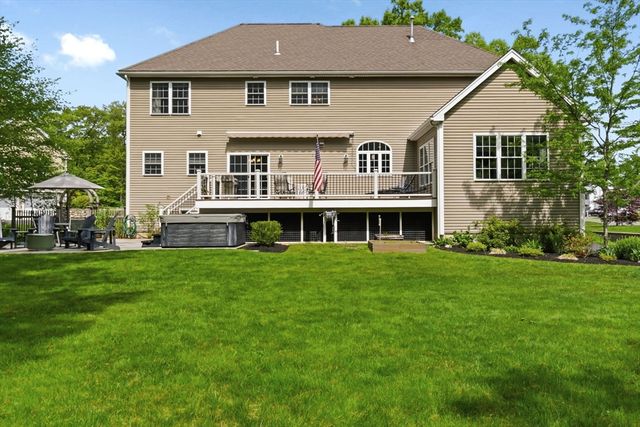 23 Oak Ledge Cir, Rowley, MA 01969