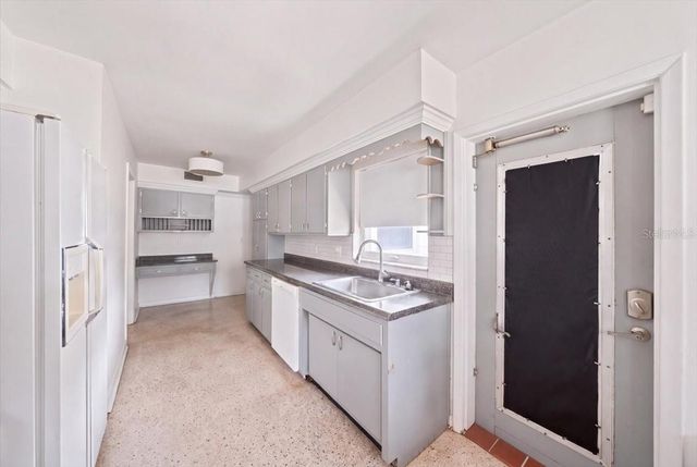 3004 W MARLIN AVENUE, Tampa, FL 33611