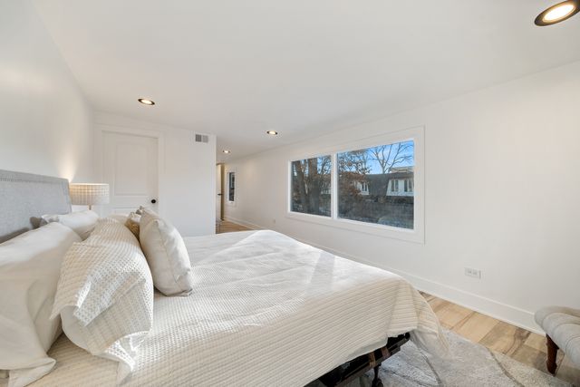 1809 Jefferson Avenue, Glenview, IL 60025