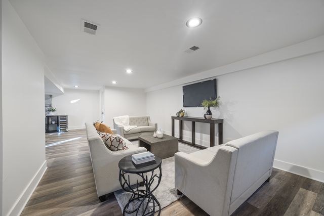 1809 Jefferson Avenue, Glenview, IL 60025