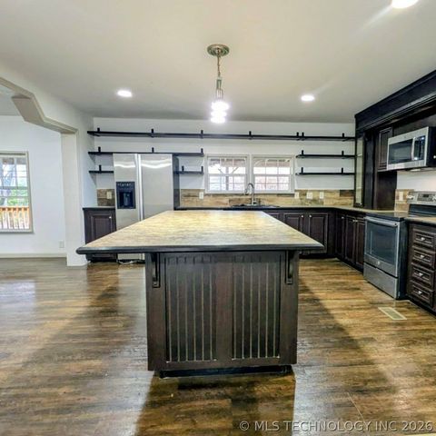 426098 Texanna Road, Checotah, OK 74426