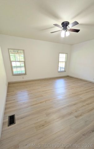 426098 Texanna Road, Checotah, OK 74426