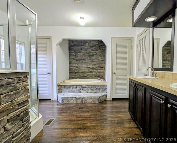 426098 Texanna Road, Checotah, OK 74426