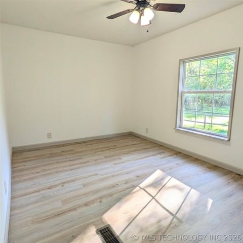 426098 Texanna Road, Checotah, OK 74426