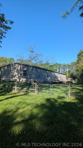 426098 Texanna Road, Checotah, OK 74426