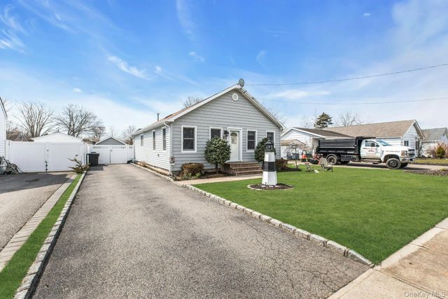 39 Ocean Avenue, Blue Point, NY 11715