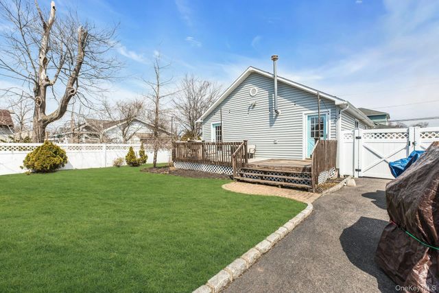 39 Ocean Avenue, Blue Point, NY 11715