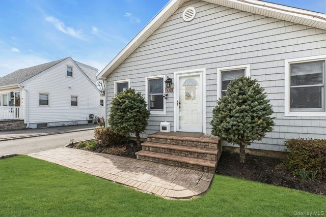 39 Ocean Avenue, Blue Point, NY 11715