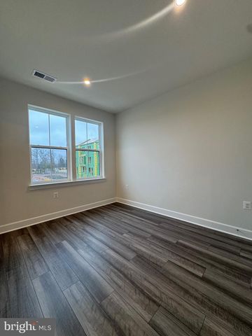 592 WATERMANS DR, Woodbridge, VA 22191