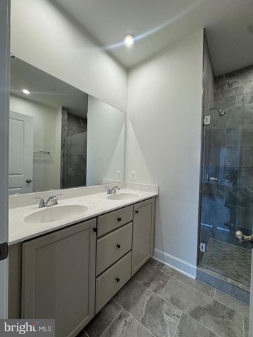 592 WATERMANS DR, Woodbridge, VA 22191