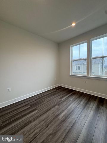 592 WATERMANS DR, Woodbridge, VA 22191