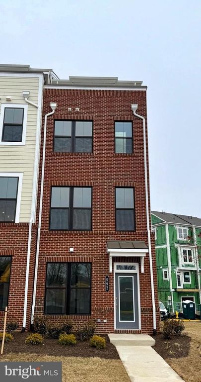 592 WATERMANS DR, Woodbridge, VA 22191