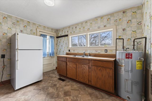 3236 Dover Rd, Woodlawn, TN 37191